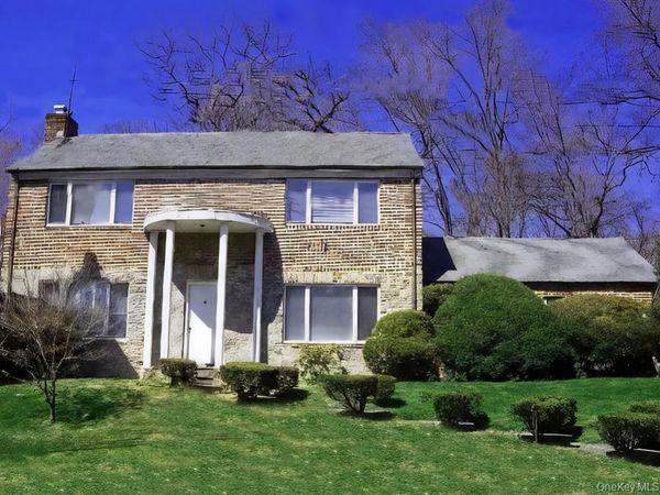 1 The Beachway, Manhasset, NY 11030