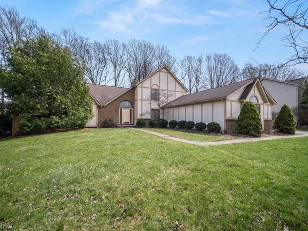 10067 Jamestown Drive, North Royalton, OH 44133