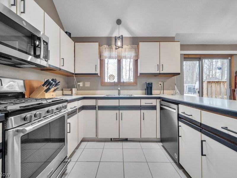 10067 Jamestown Drive, North Royalton, OH 44133 Photo 10