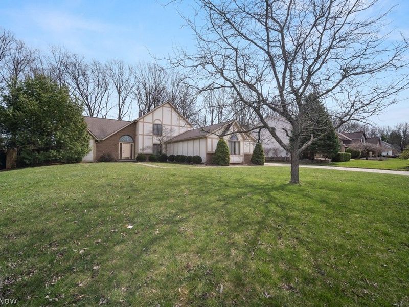 10067 Jamestown Drive, North Royalton, OH 44133 Photo 2