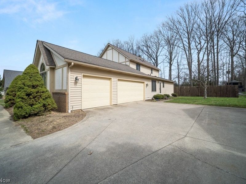 10067 Jamestown Drive, North Royalton, OH 44133 Photo 3