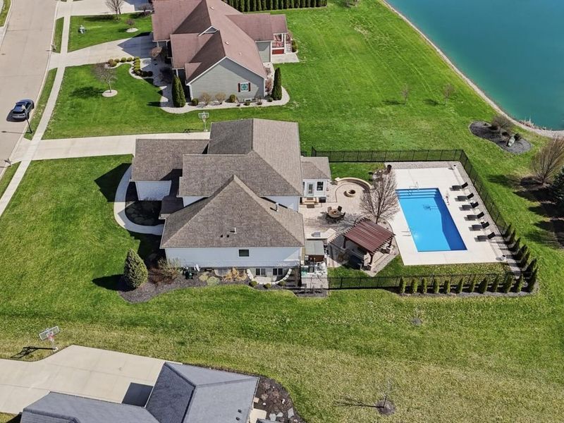 1250 Macintosh Court, Tipp City, OH 45371 Photo 3