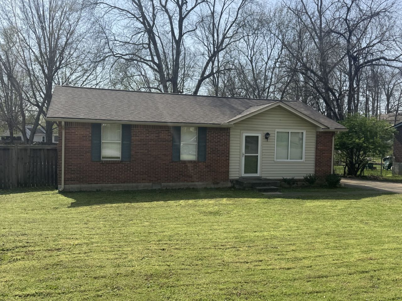 303 Sunrise Cir , Mount Juliet, TN 37122 Main Photo