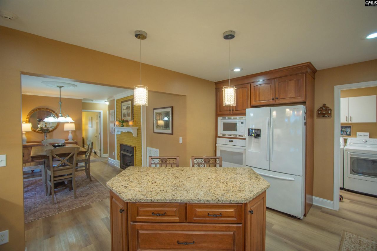 545 Superior Circle  Photo 6