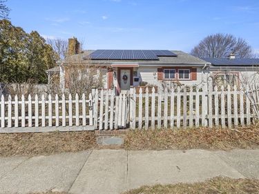 16 Morgan St, Fairhaven, MA 02719