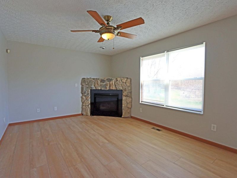 4897 Nieles Edge Drive , Columbus, OH 43232 Photo 17