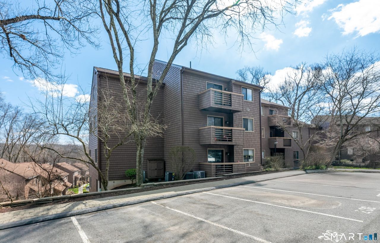 166 Old Brookfield, Unit 21A2, Danbury, CT 06811 Main Photo