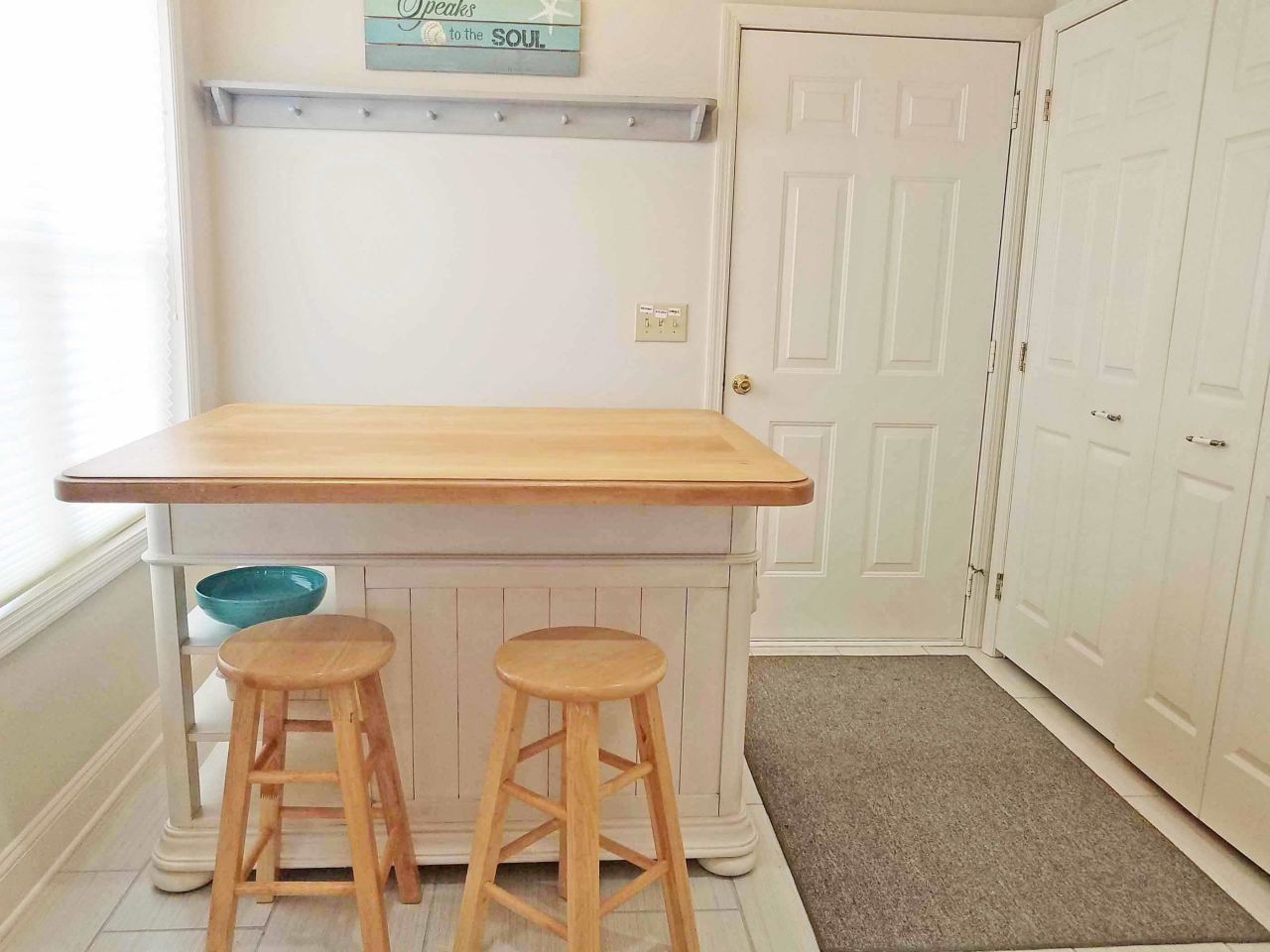 216 Club Circle Dr.  Photo 10