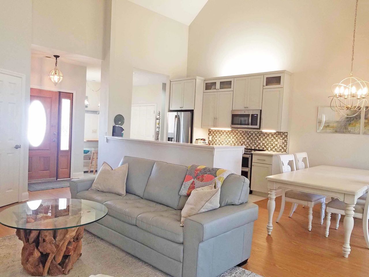 216 Club Circle Dr.  Photo 5