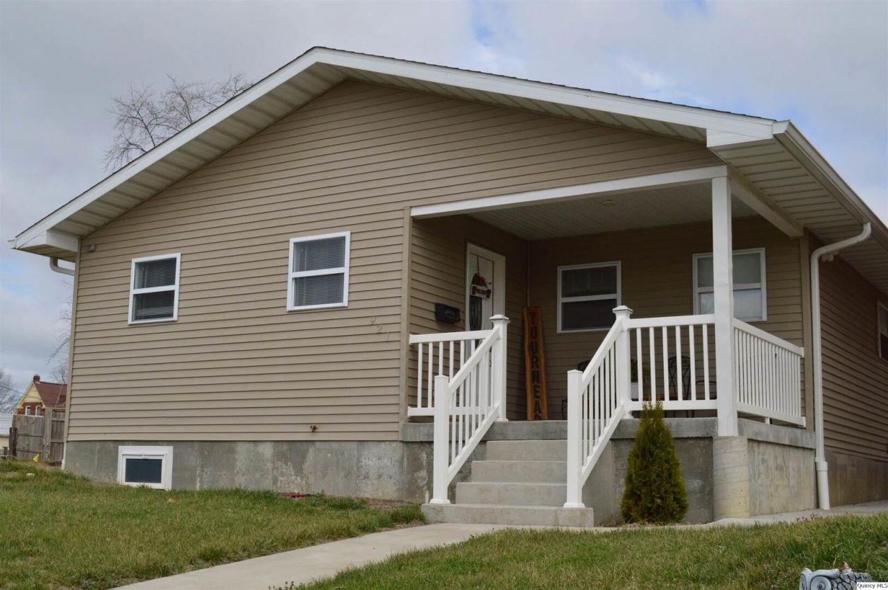 921 Adams, Quincy, IL 62301 Main Photo