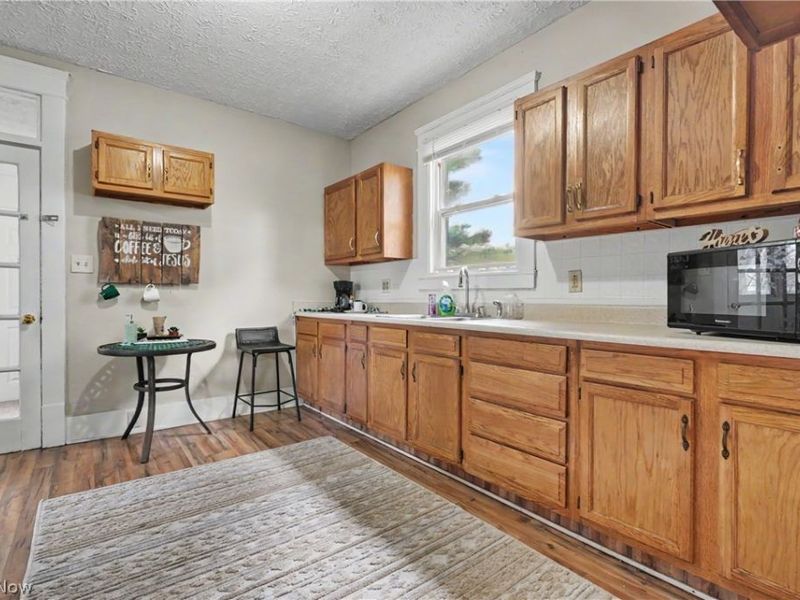 430 W Oxford Street, Alliance, OH 44601 Photo 2