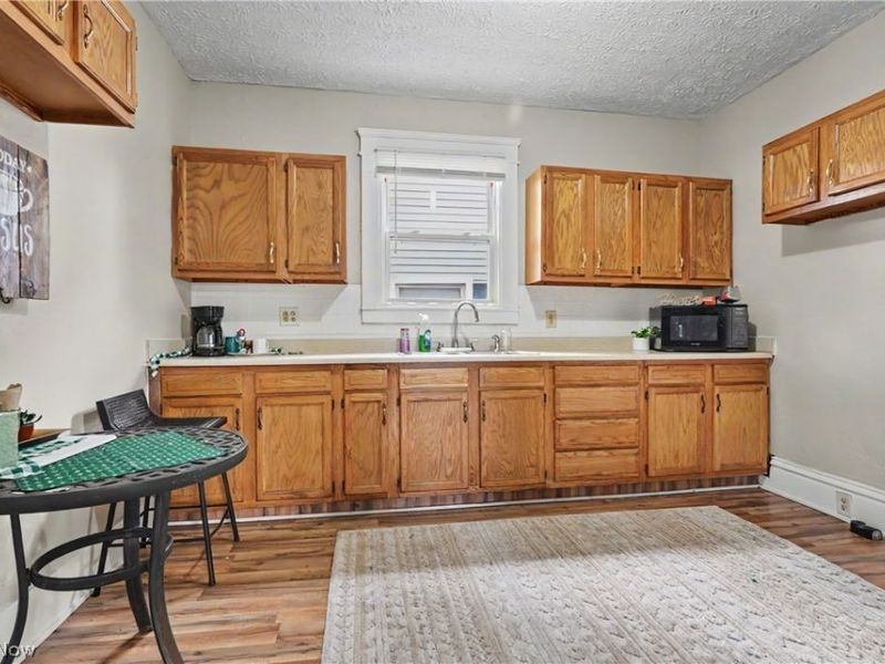 430 W Oxford Street, Alliance, OH 44601 Photo 3