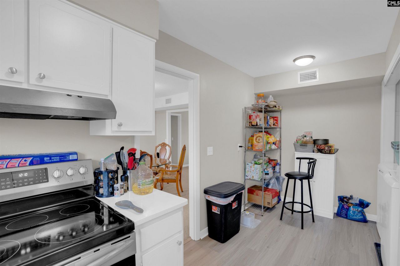 3600 Chateau Drive  Photo 11