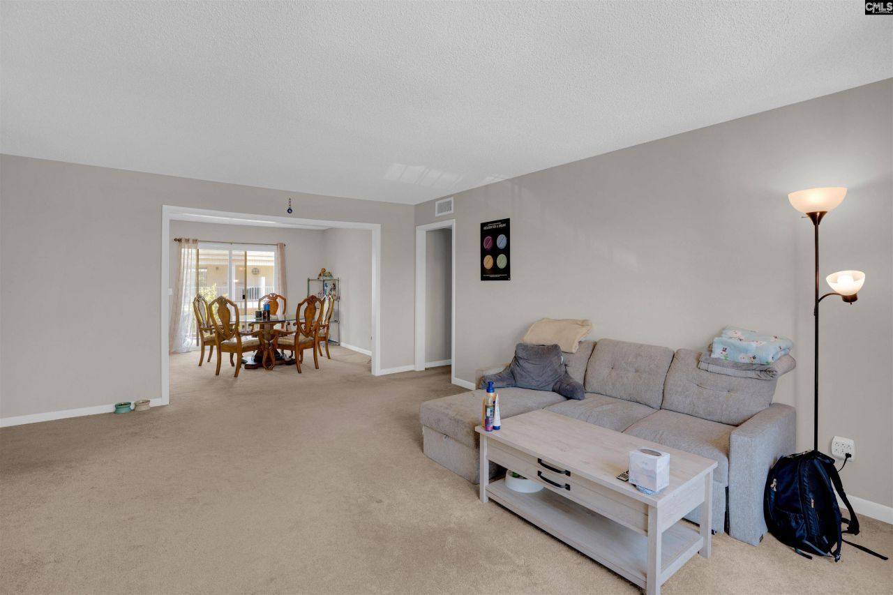 3600 Chateau Drive  Photo 4