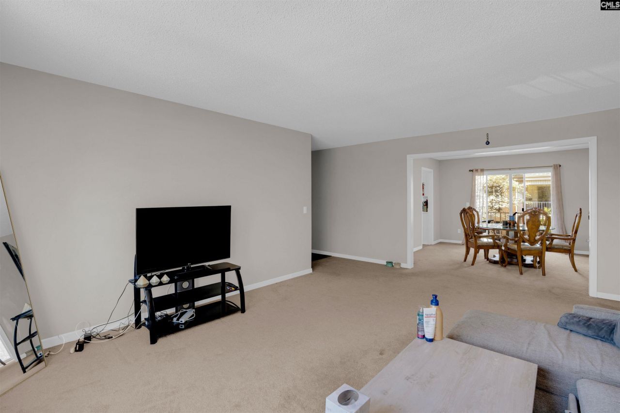 3600 Chateau Drive  Photo 5