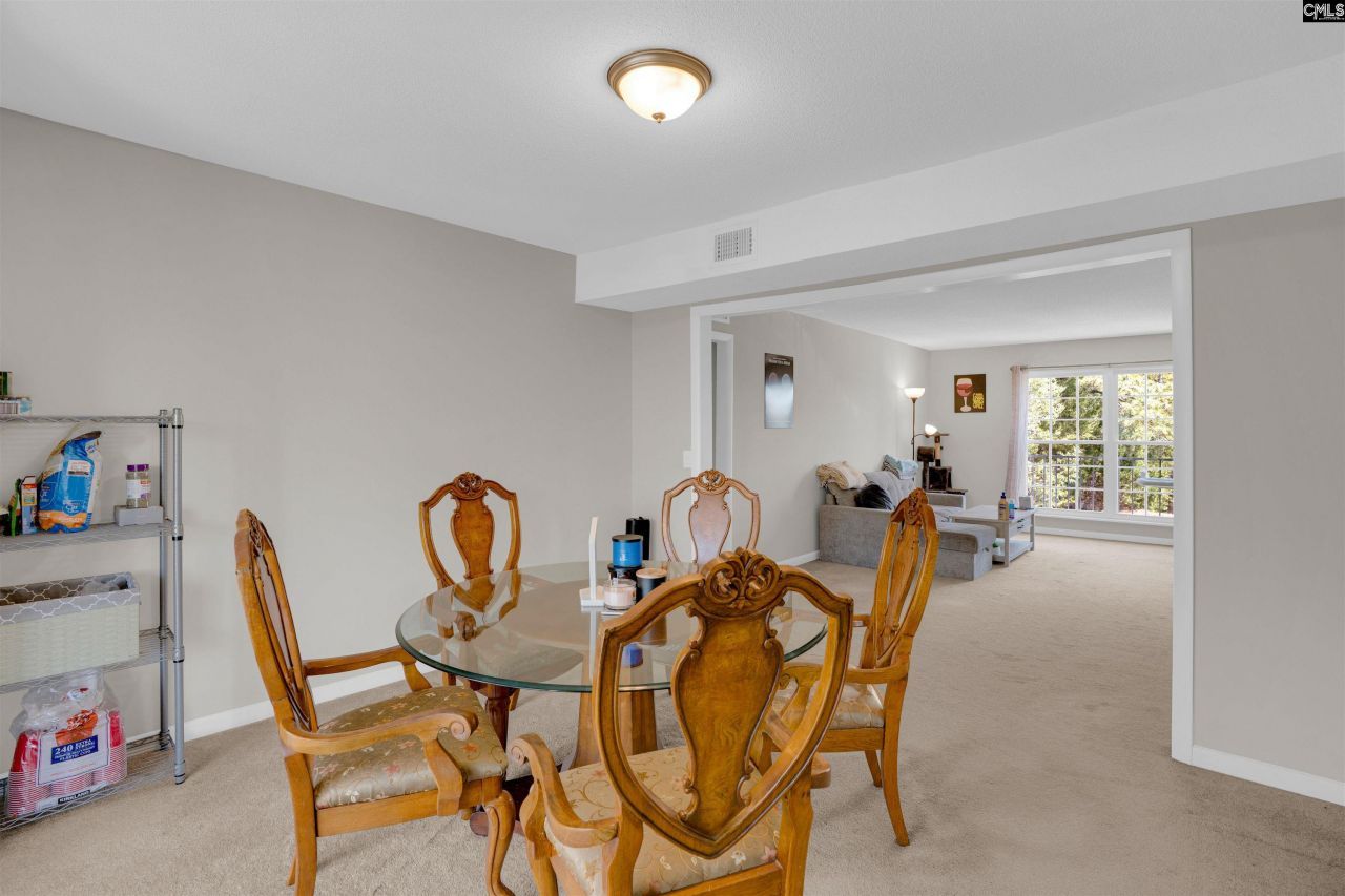 3600 Chateau Drive  Photo 7