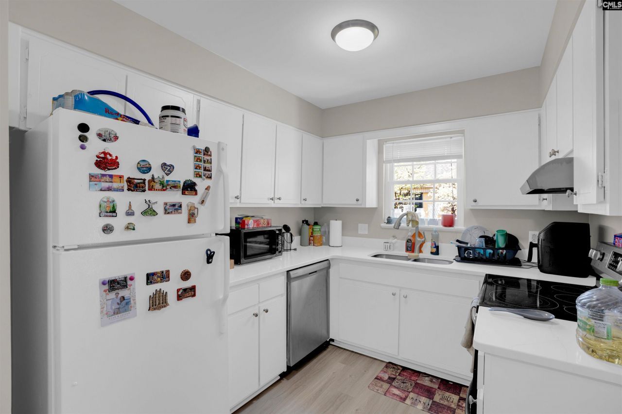 3600 Chateau Drive  Photo 9