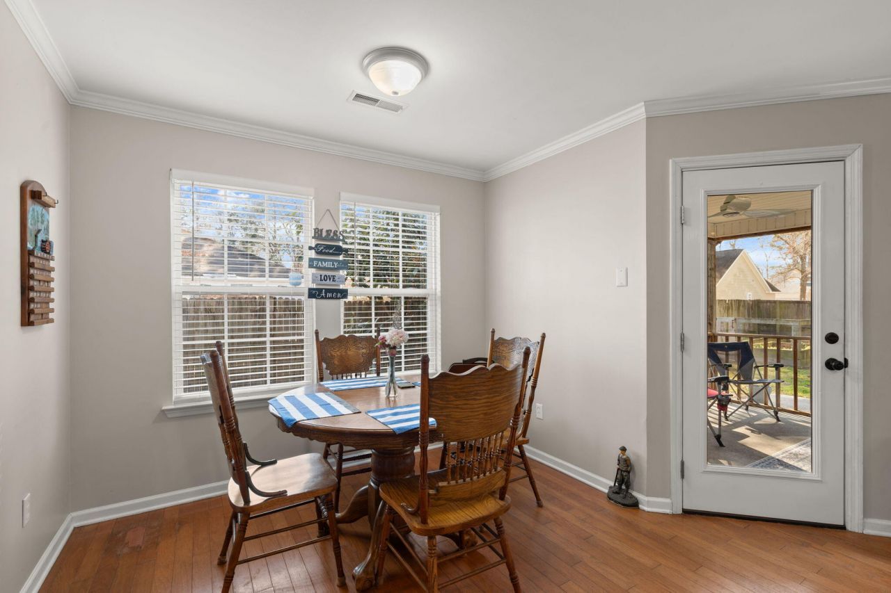 695 Ponderosa Drive Photo 10