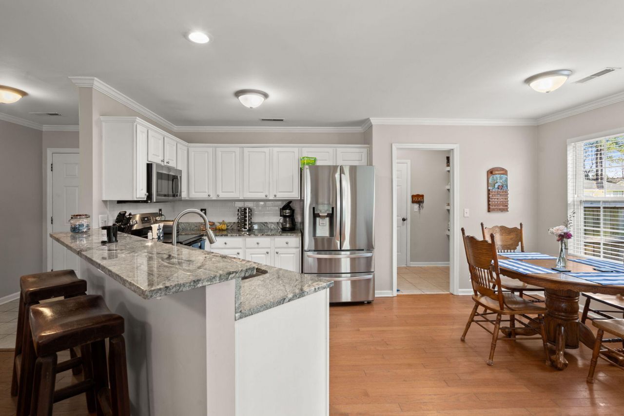 695 Ponderosa Drive Photo 7