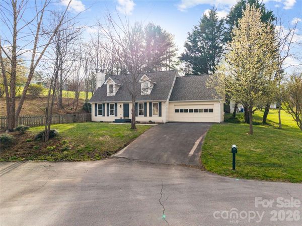 10 Orchard Place, Weaverville, NC 28787