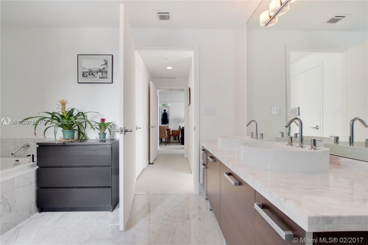 253 NE 2nd St , Unit 2209, Miami, FL 33132 Photo