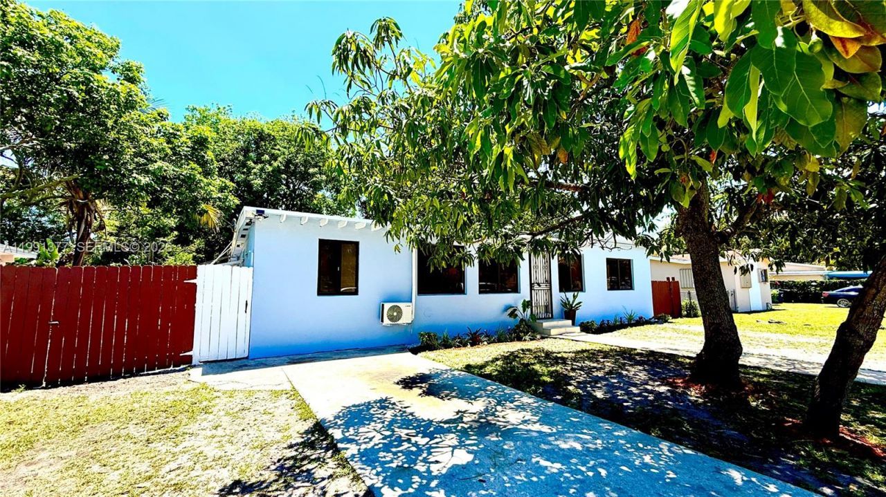 1352 NW 112th Ter, Miami, FL 33167 Photo