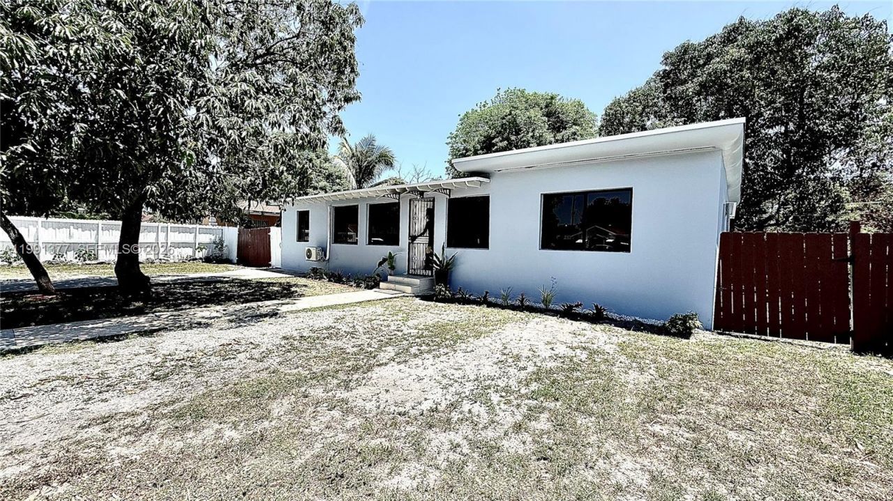 1352 NW 112th Ter, Miami, FL 33167 Photo