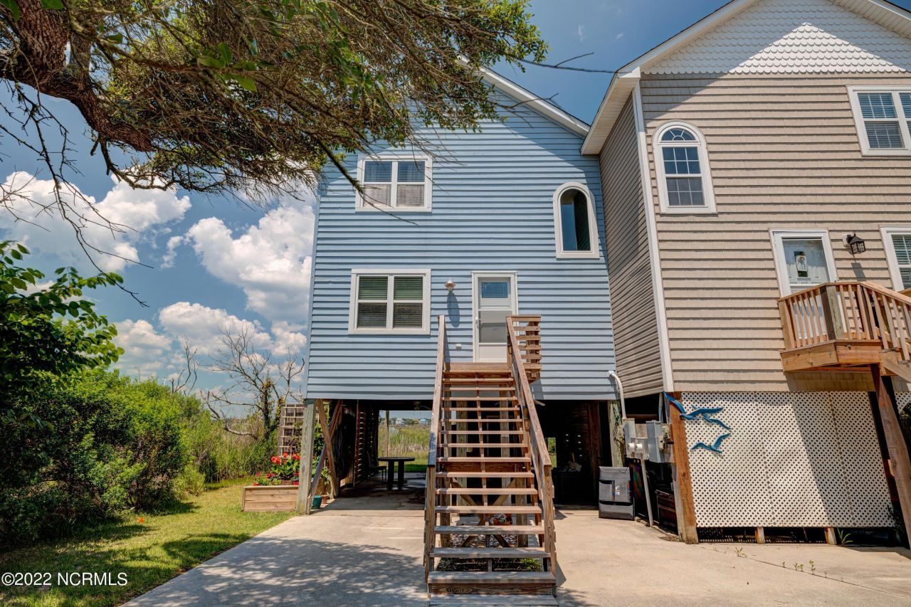 316 Bay Circle, North Topsail Beach, NC 28460 Main Photo