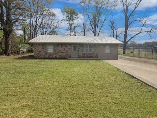 205 Summers Street, Walnut Grove, MS 39189