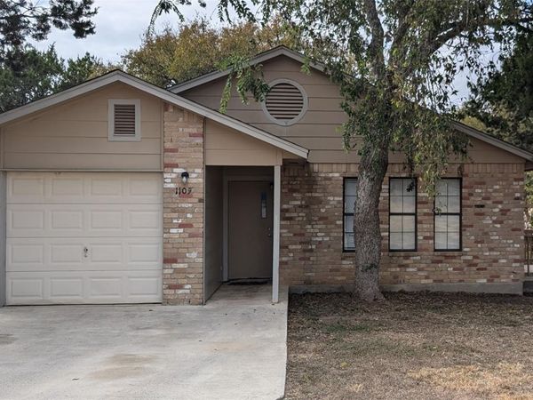 1109 N Bishop ST , San Marcos, TX 78666