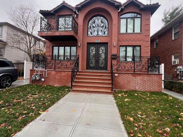 6114 Cloverdale Blvd , Bayside, NY 11364