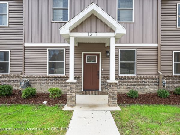 1217 W Saginaw Street, Lansing, MI 48915
