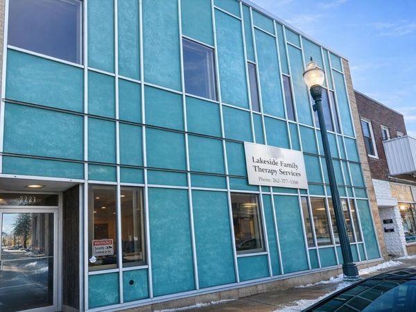 2221 63rd St, Kenosha, WI 53143