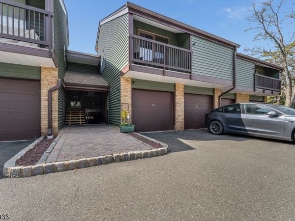 13 Ridgedale Dr, Clinton, NJ 08801