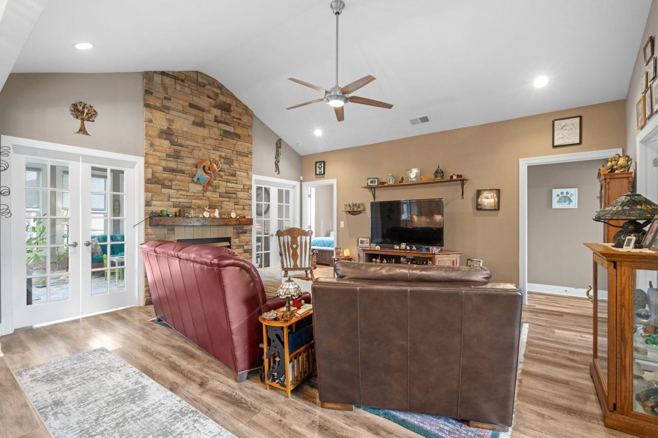 687 Tiger Paw Rd. Photo 7