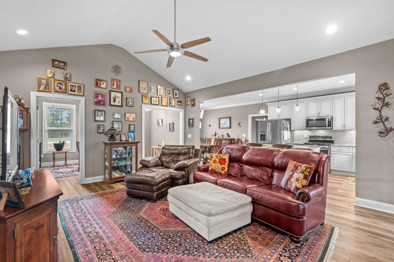 687 Tiger Paw Rd. Photo 9