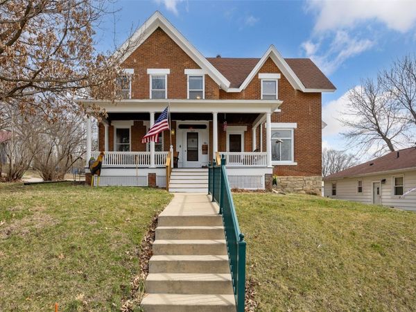 207 N Davis Street, Anamosa, IA 52205