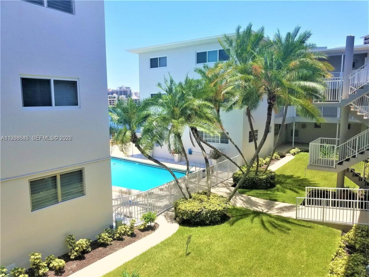 462 Golden Isles Dr , Unit 203, Hallandale Beach, FL 33009 Photo