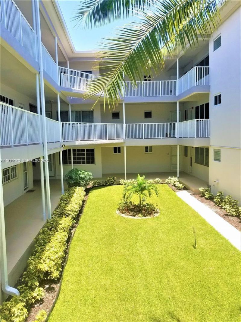 462 Golden Isles Dr , Unit 203, Hallandale Beach, FL 33009 Photo