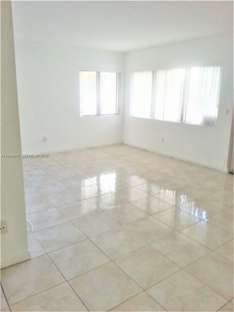 462 Golden Isles Dr , Unit 203, Hallandale Beach, FL 33009 Photo