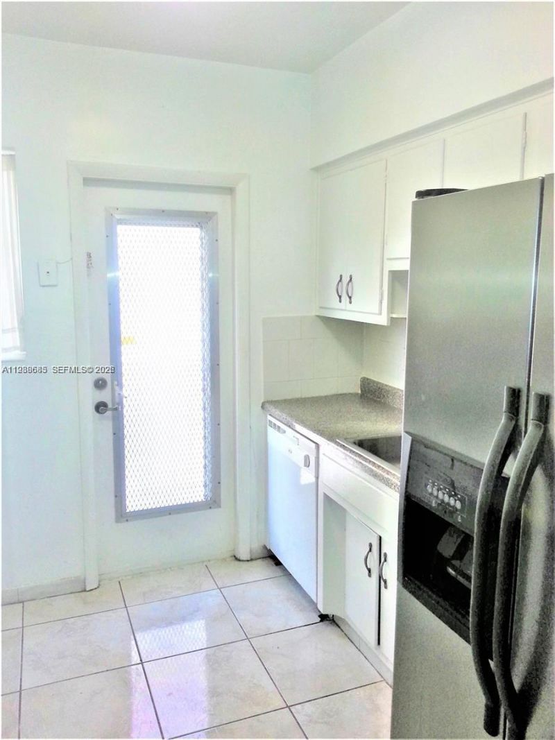 462 Golden Isles Dr , Unit 203, Hallandale Beach, FL 33009 Photo