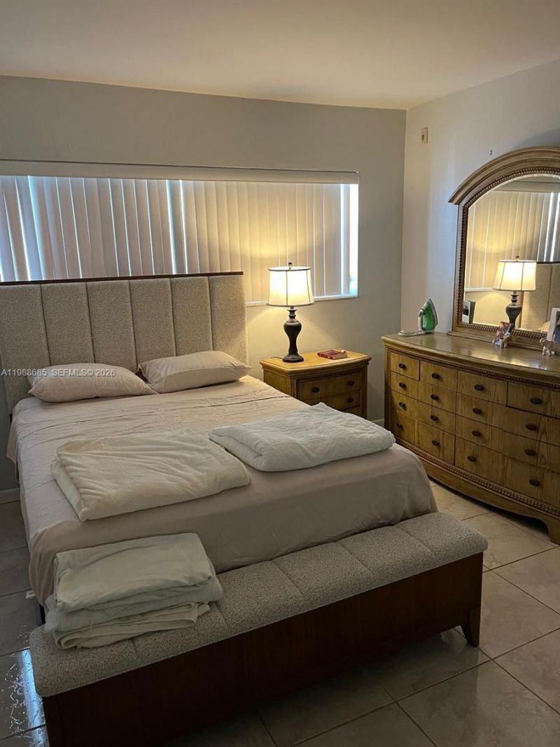 462 Golden Isles Dr , Unit 203, Hallandale Beach, FL 33009 Photo