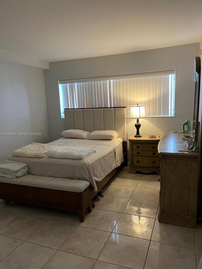 462 Golden Isles Dr , Unit 203, Hallandale Beach, FL 33009 Photo