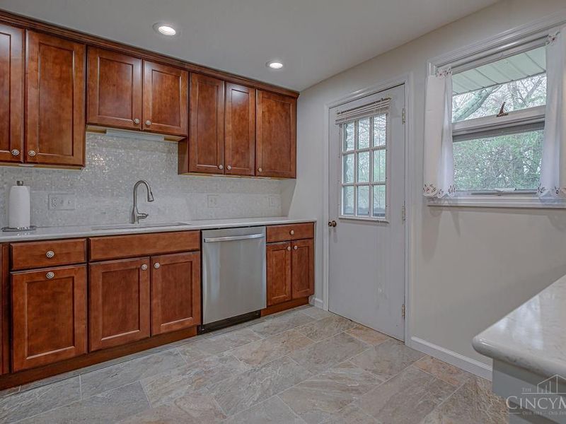 29 Dayspring Terrace, Greenhills, OH 45218 Photo 16