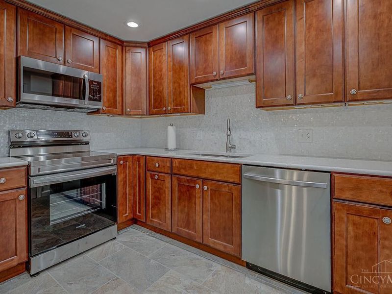 29 Dayspring Terrace, Greenhills, OH 45218 Photo 17