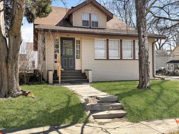 405 N Apple Avenue, FREEPORT, IL 61032