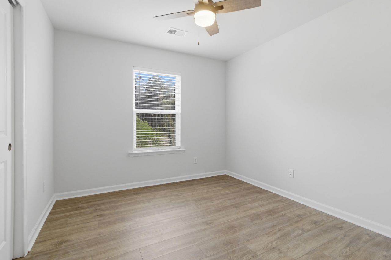 228 Hayworth Road Photo 23