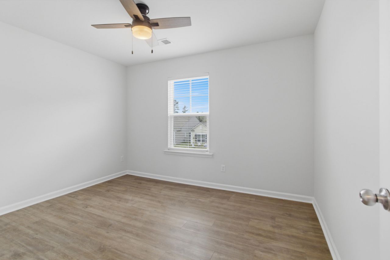 228 Hayworth Road Photo 26