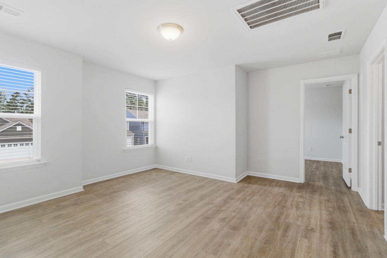 228 Hayworth Road Photo 28