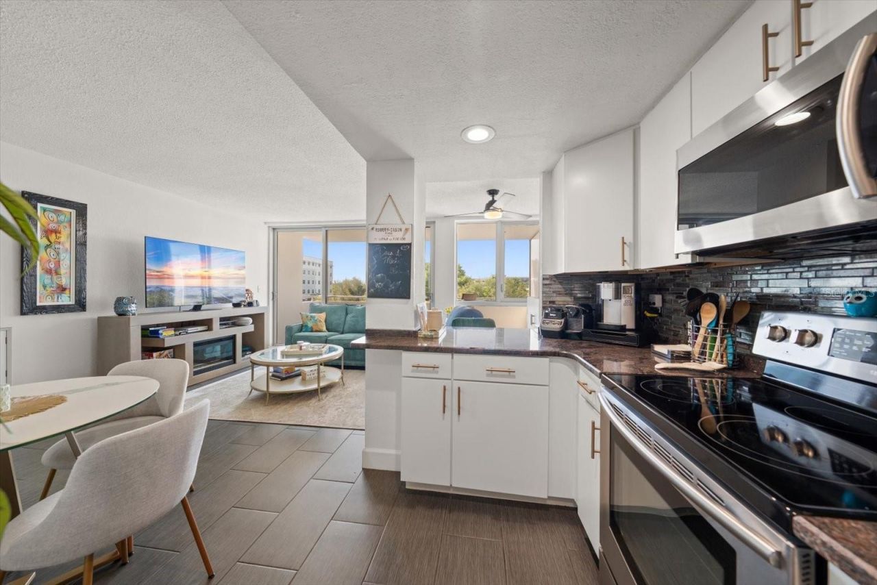 470 3rd Street S, Unit 403, Saint Petersburg, FL 33701 Photo